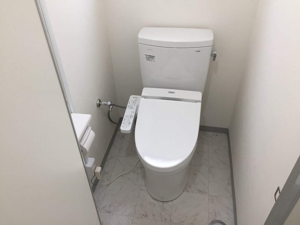 【貸事務所】　給湯室・トイレの改修工事施工事例（貸事務所・リノベーション）